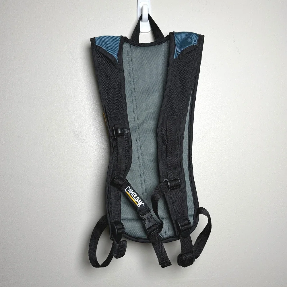 CamelBak‎ Rogue Hydration Pack Backpack Teal Silver Reflective Cycling Hiking